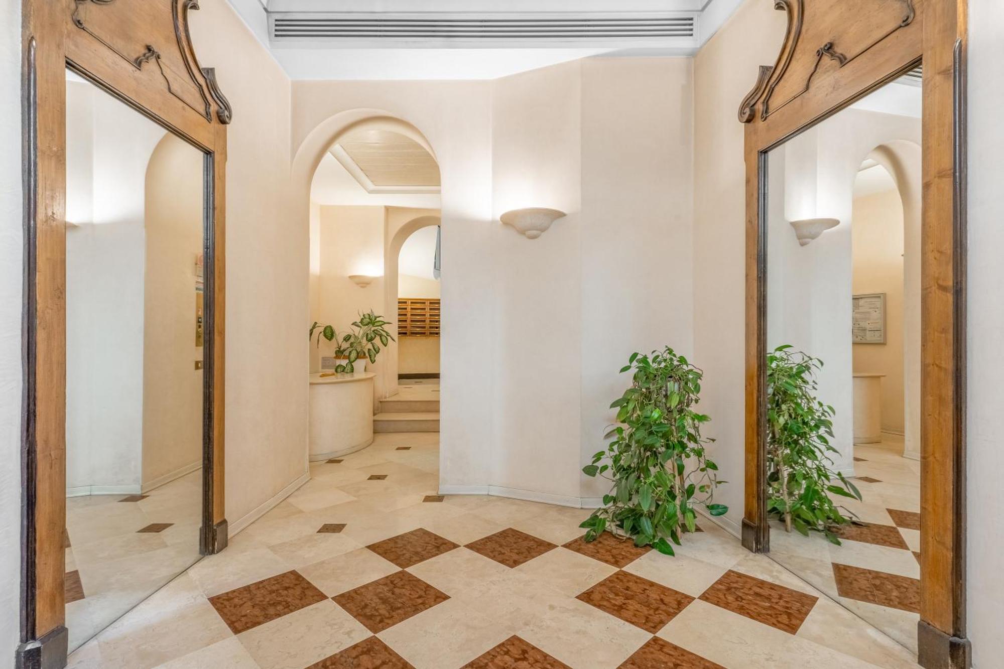 Central Luxurious Apartment Duomo A/C-Wi-Fi Free Milano Eksteriør billede